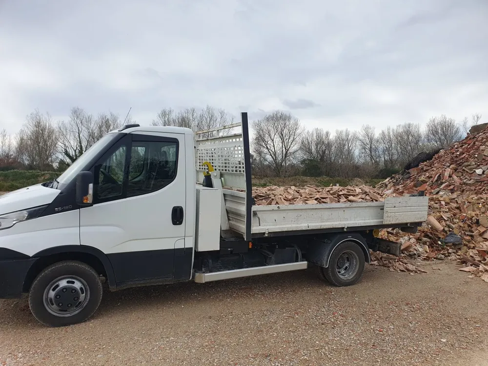 Camion benne utilitaire